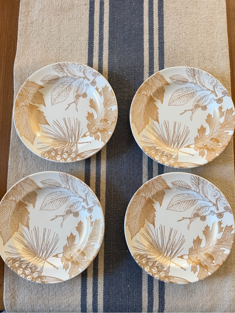 222 Fifth Golden Foliage Gold Leaves Set Of 4 Side Dessert Salad Plates 6.5” New
